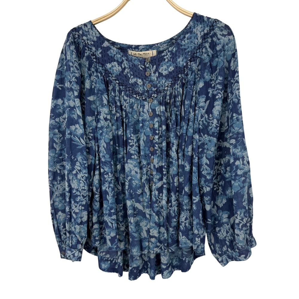 We The Free Blouse Womens Medium Blue Excellent Floral Smocked Boho OB1244309